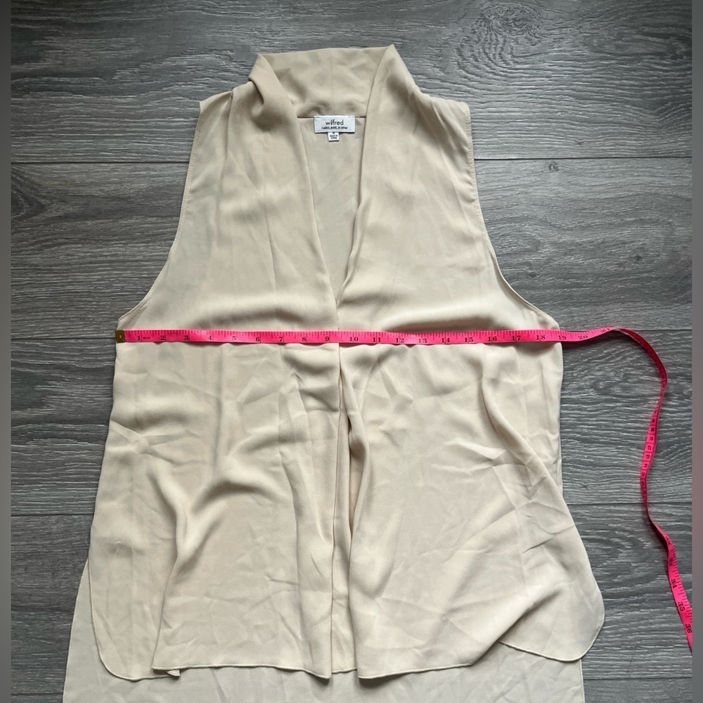 Wilfred Aritzia Tan Sleeveless V Neck Work Career Business High Low Blouse M - Picture 6 of 6